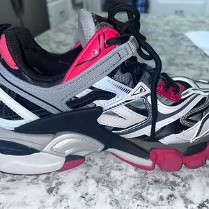 Balenciaga track2 tennis shoes. Excellent condition. Worn 3X. Retails $1150